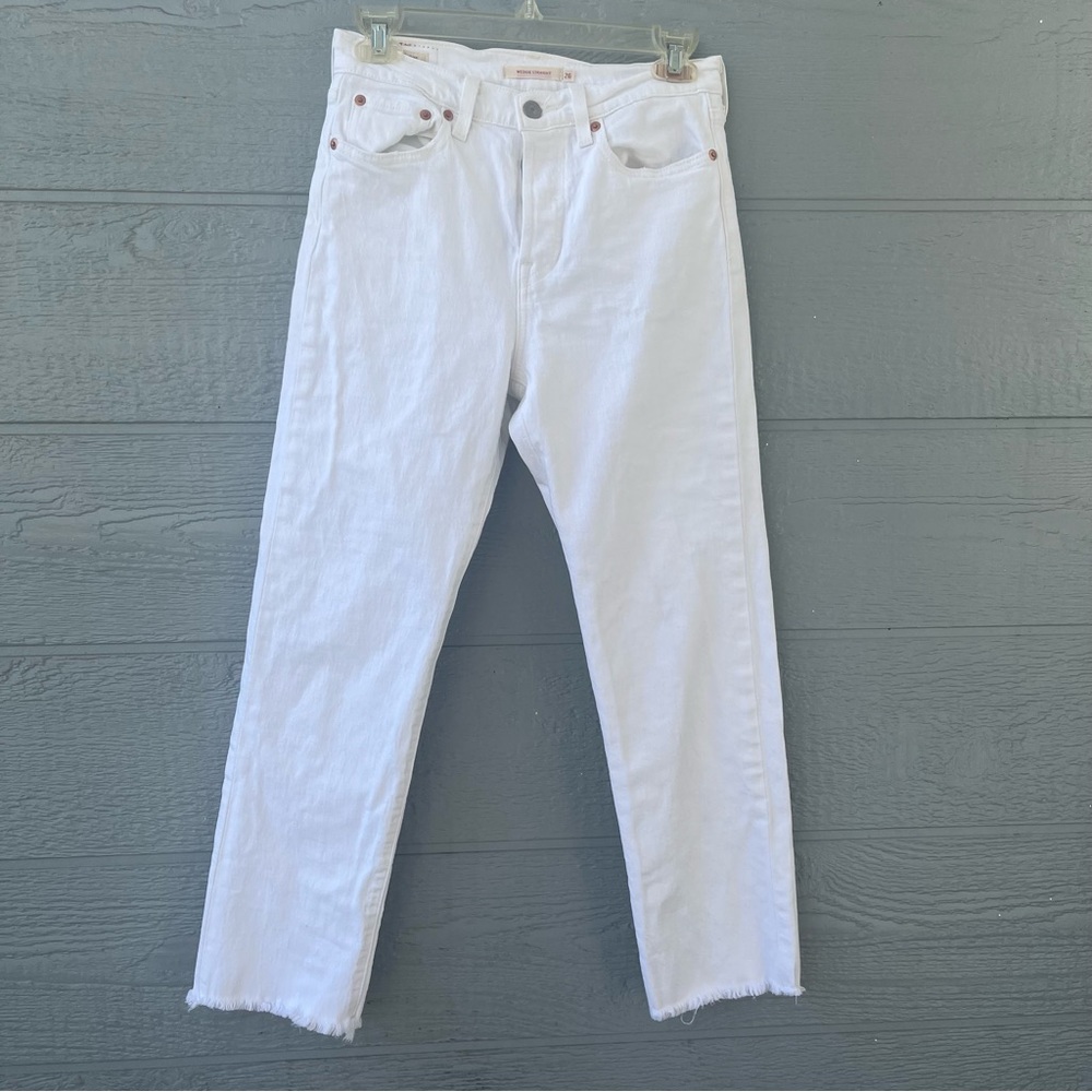 Levi’s Wedgie Straight white jeans